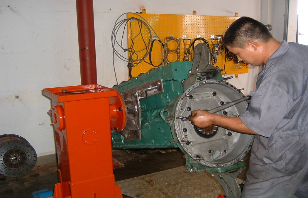 有实力强厚的维修工及完善的维修设备-广州港发机械设备有限公司