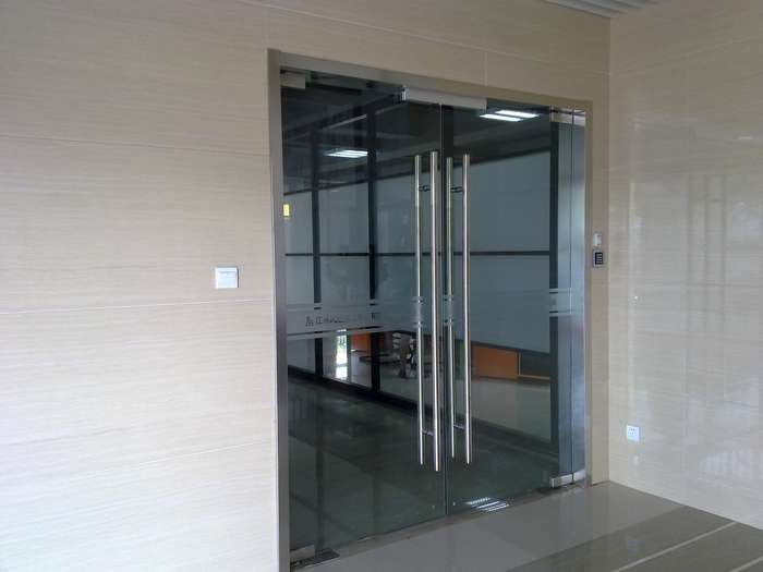 商业机会 建筑,建材 门窗 >> 供应西城区官园双开不锈钢玻璃门安装