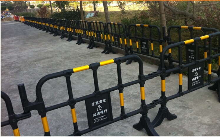 商业机会 安全,防护 交通安全设备 >> 深圳优质塑料护栏 铁马围栏