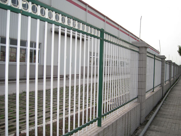 供应围墙护栏、阳台栏杆、楼梯扶手、pvc草坪栅栏、道路护栏、电子围栏-常州益佰安全设施有限公司