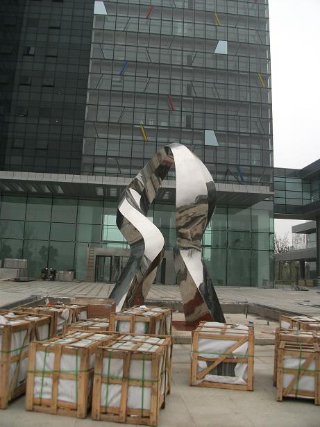 镜面不锈钢雕塑-苏州泓唐雕塑工程有限公司